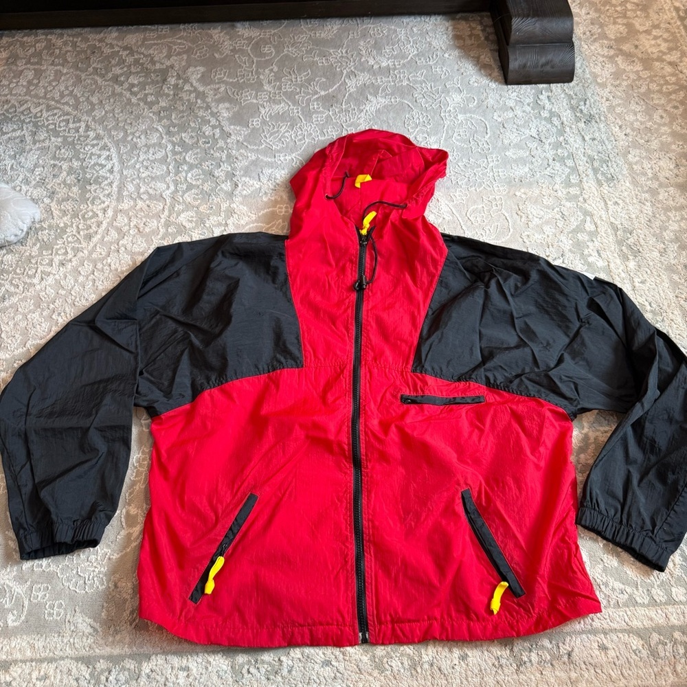 Vintage Marlboro Men’s Red and Black Windbreaker Size Large